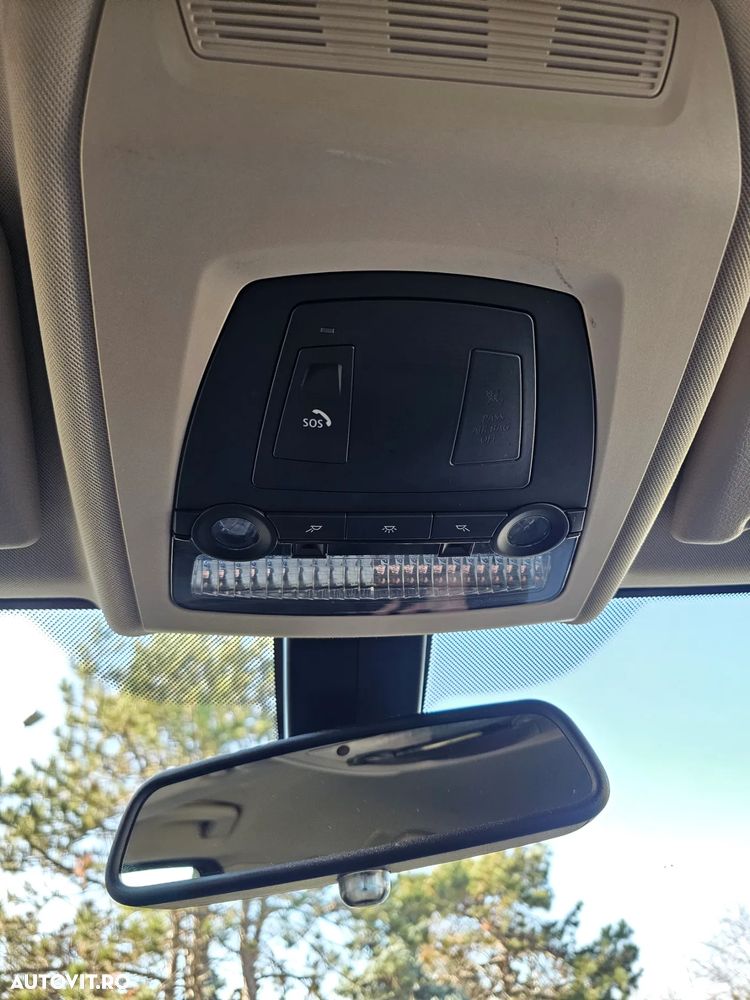 BMW Seria 5 520i Touring Aut. - 24