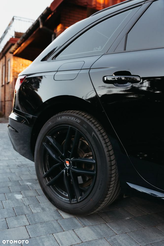 Audi A4 Avant 40 TDI quattro S tronic S line - 5