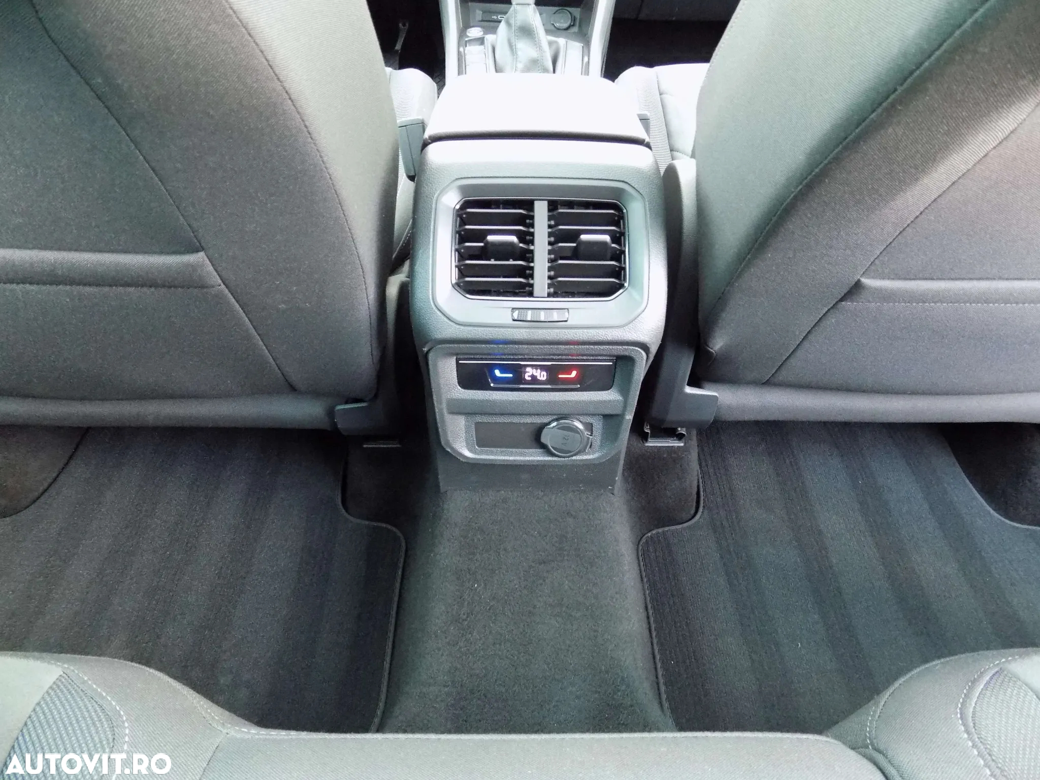 Volkswagen Tiguan 2.0 TDI SCR 4MOTION DSG Elegance - 28