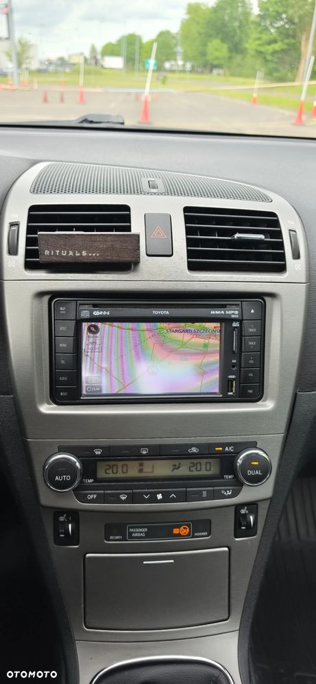 Toyota Avensis 2.0 D-4D - 18