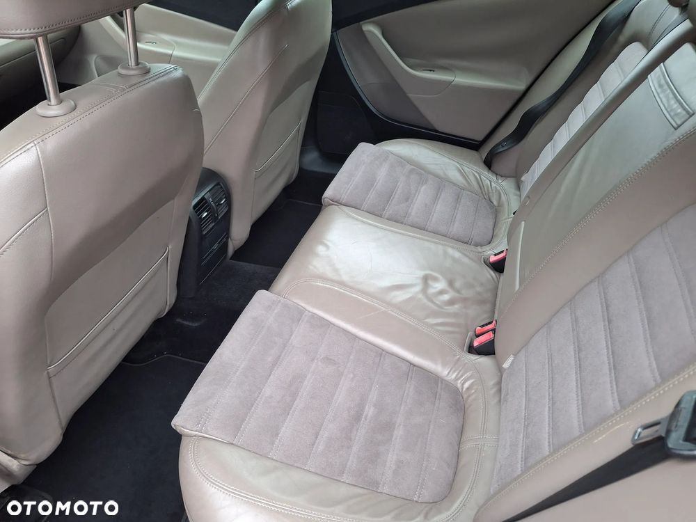 Volkswagen Passat - 13