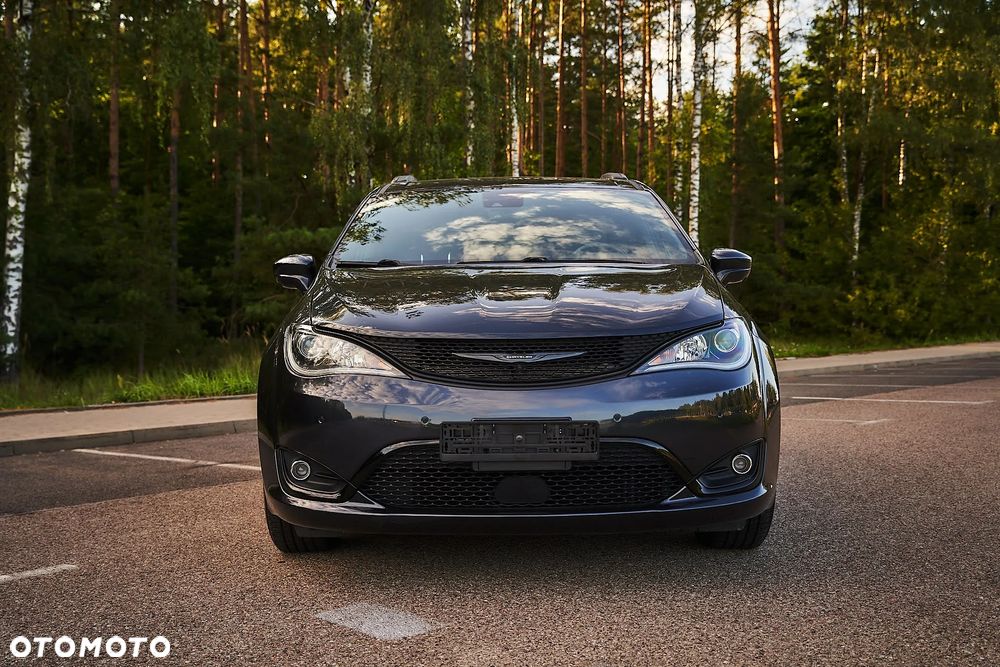 Chrysler Pacifica - 8