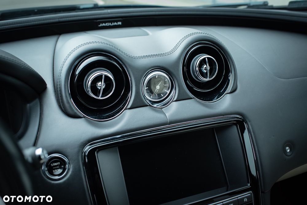 Jaguar XJ - 23
