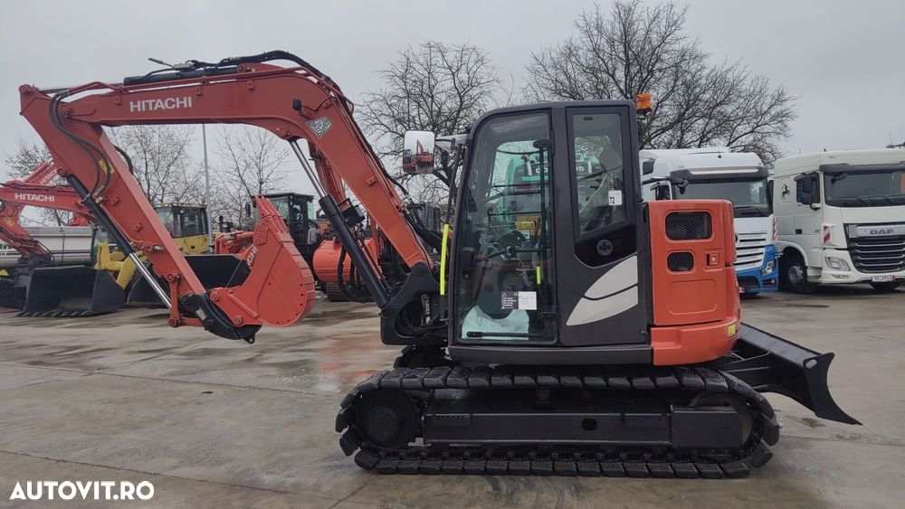 Hitachi ZX85, 9,3 TONE, 2023, 1.965h, CUPLA RAPIDA HIDRAULICA, cupe ingusta si lata NOI, cupa taluz neinclinabila NOUA, senile cauciuc PAD, LAMA NIVELARE, Instalatia picon pe brate, Aer cond, sistem antifurt, Ad sapare 5m,ridica 5t, CA NOU-PROMOTIE 64.900Eur - 4