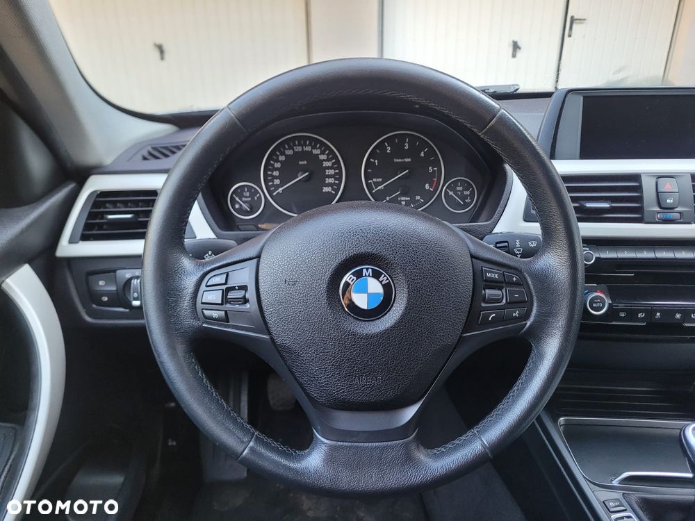 BMW Seria 3 320d Edition M Sport Shadow - 34
