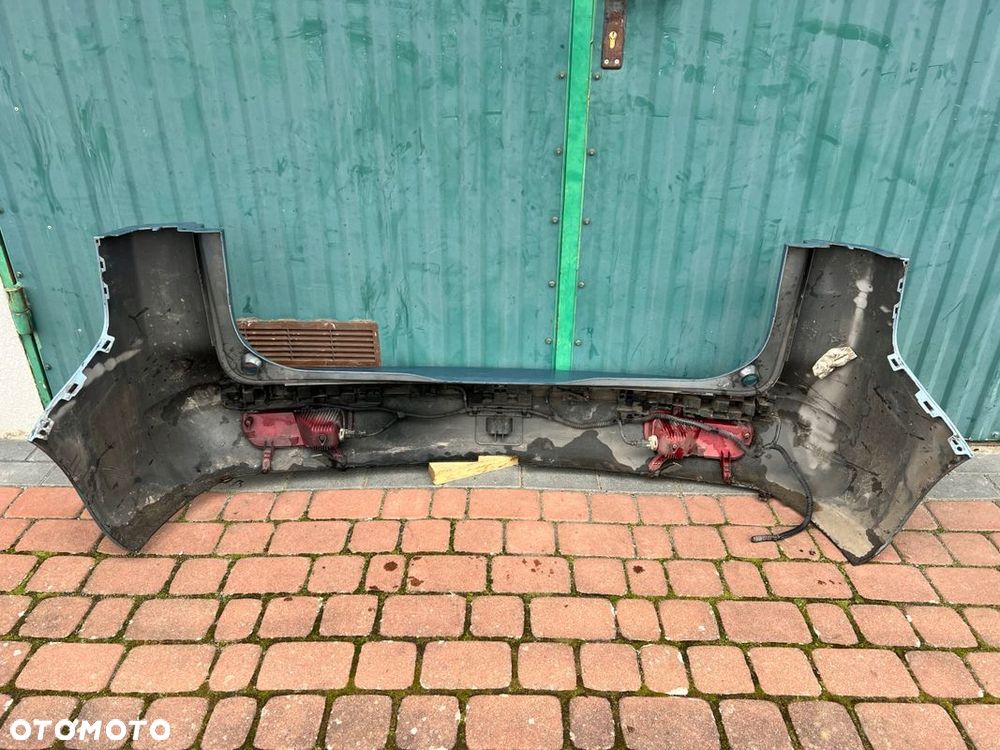 Zderzak tylny TYŁ PEUGEOT 5008 4x PDC Kod lakieru: KGYC - 8