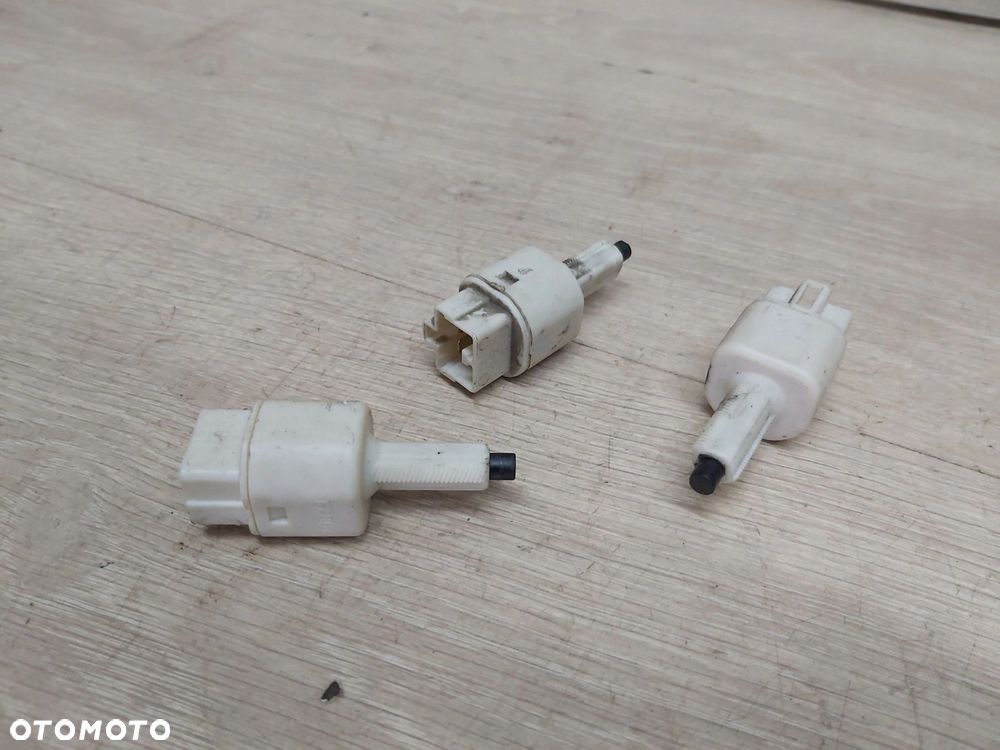 TOYOTA Avensis T25 Corolla E12 Verso II czujnik pedału światła stop 4pin - 2
