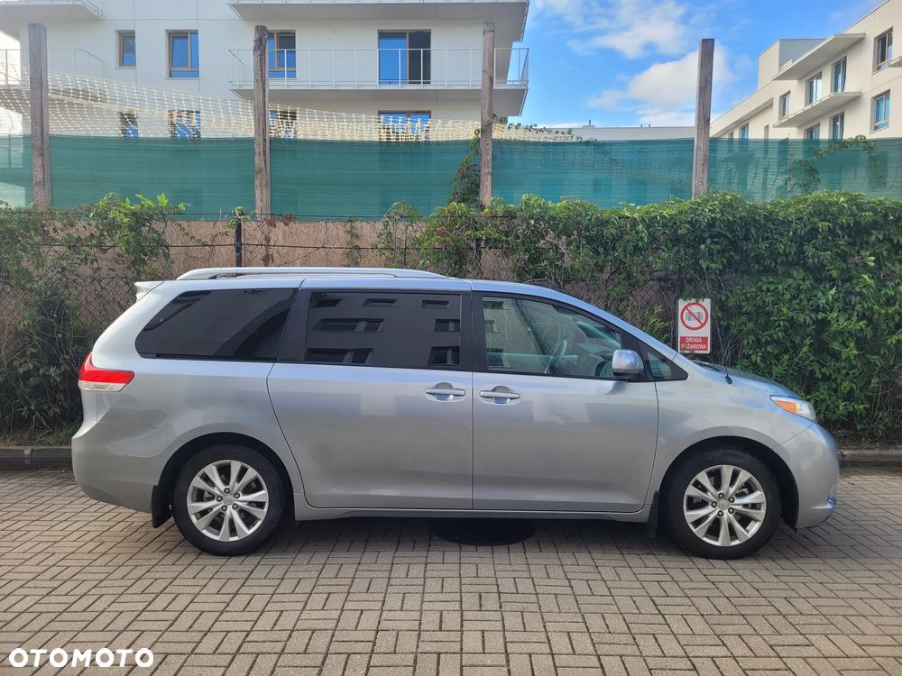 Toyota Sienna 3.5 V6 - 16