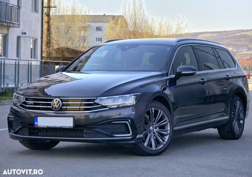 Volkswagen Passat - 1