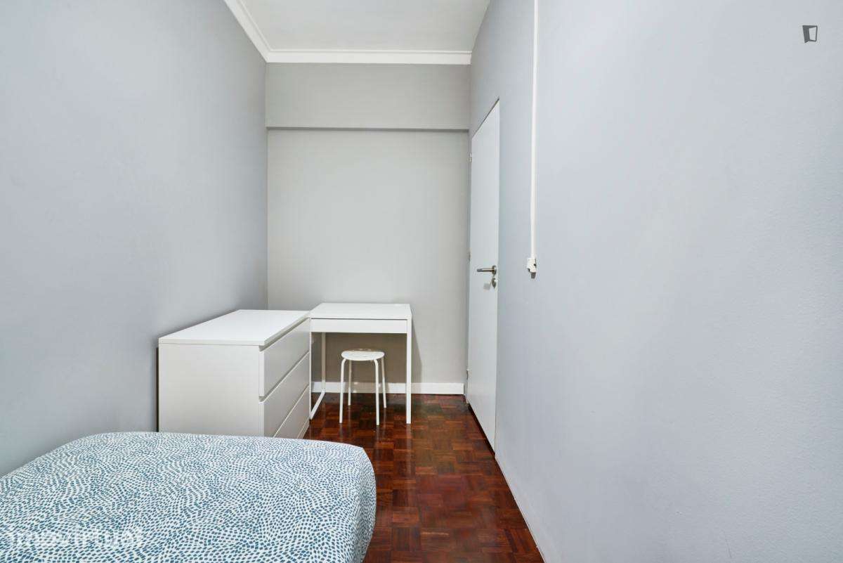 Quarto - localizado em Benfica Lisbon - Grande imagem: 5/42