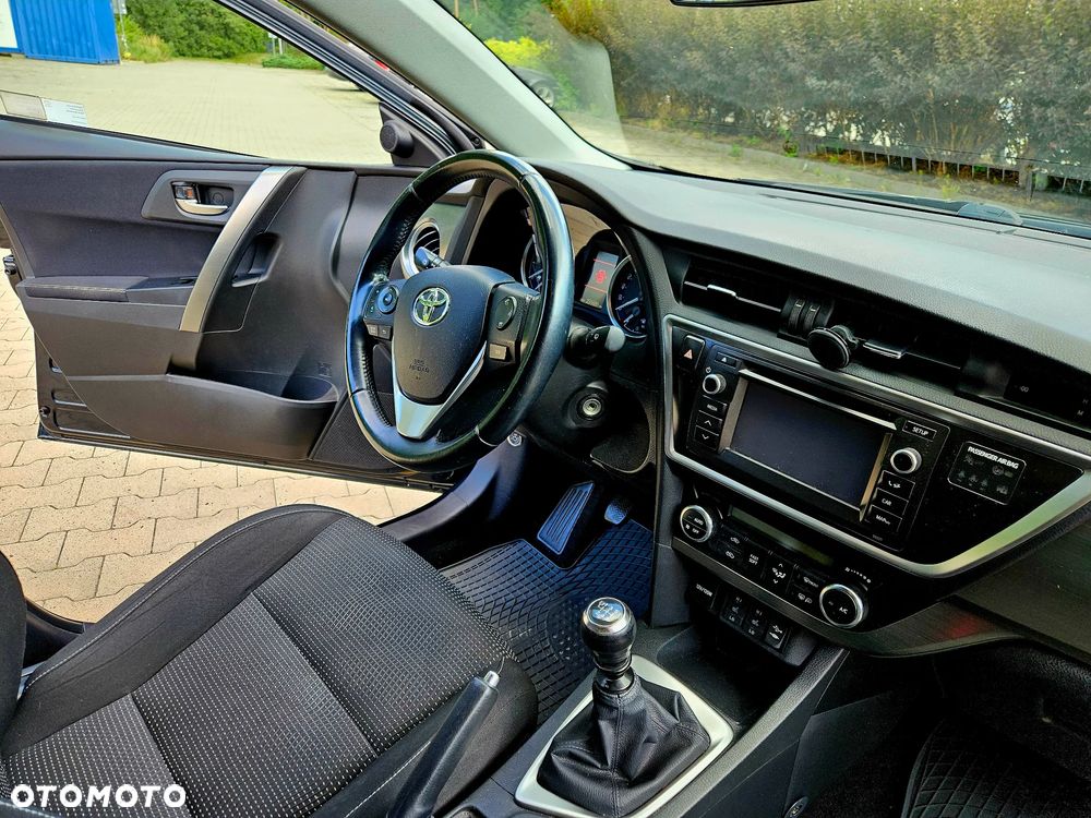 Toyota Auris 1.6 Premium - 8