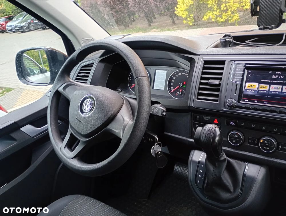 Volkswagen Caravelle - 9