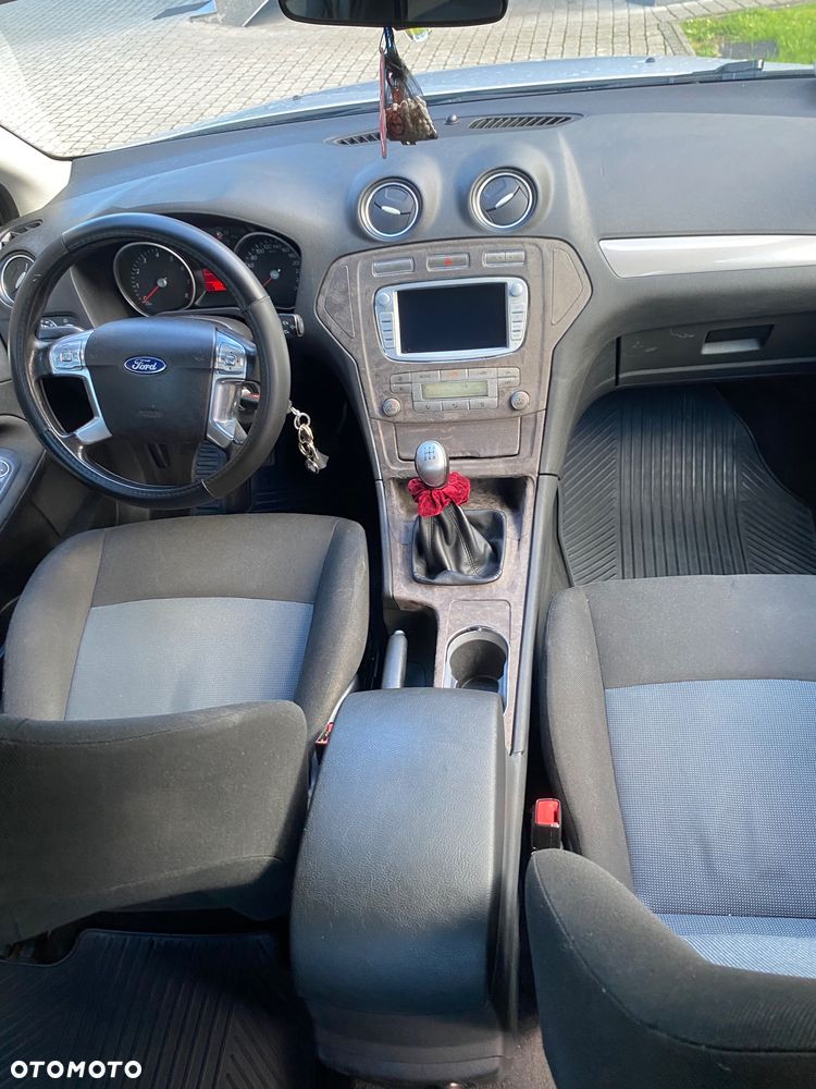 Ford Mondeo 2.0 Ghia - 7