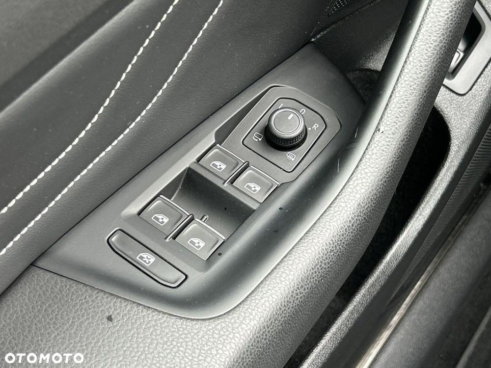 Volkswagen Passat Variant 2.0 TDI EVO Elegance DSG - 21