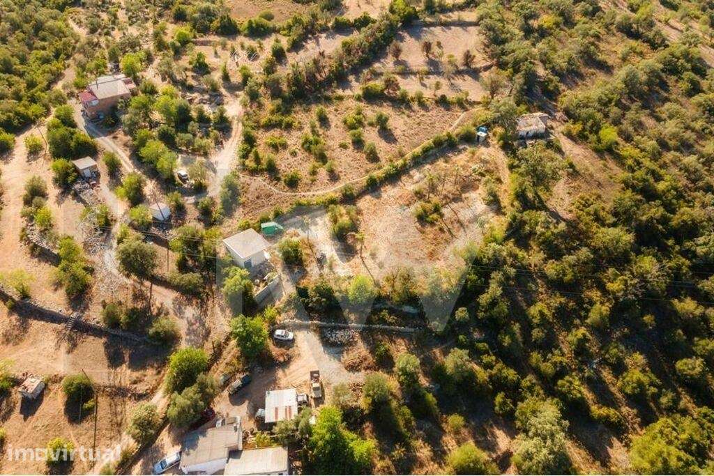 Terreno de 2100 | Furo dágua | Vedado | Bons acessos | Querença | Loul - Grande imagem: 2/27