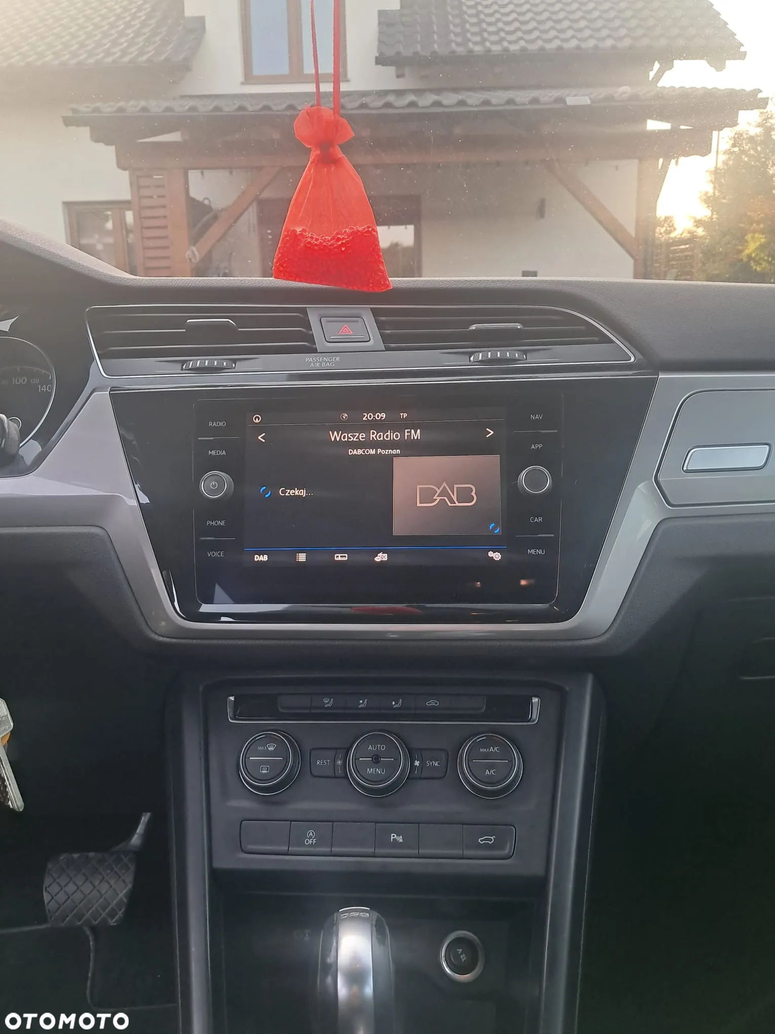 Volkswagen Touran - 12