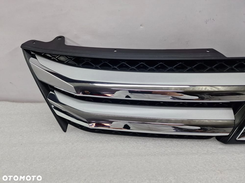 MITSUBISHI ECLIPSE CROSS 17- ATRAPA / GRILL PRZEDNI PRZÓD , NR 7450B072 / 7450B048 / 7450A402 , NR AUKCJI GL404 - 4