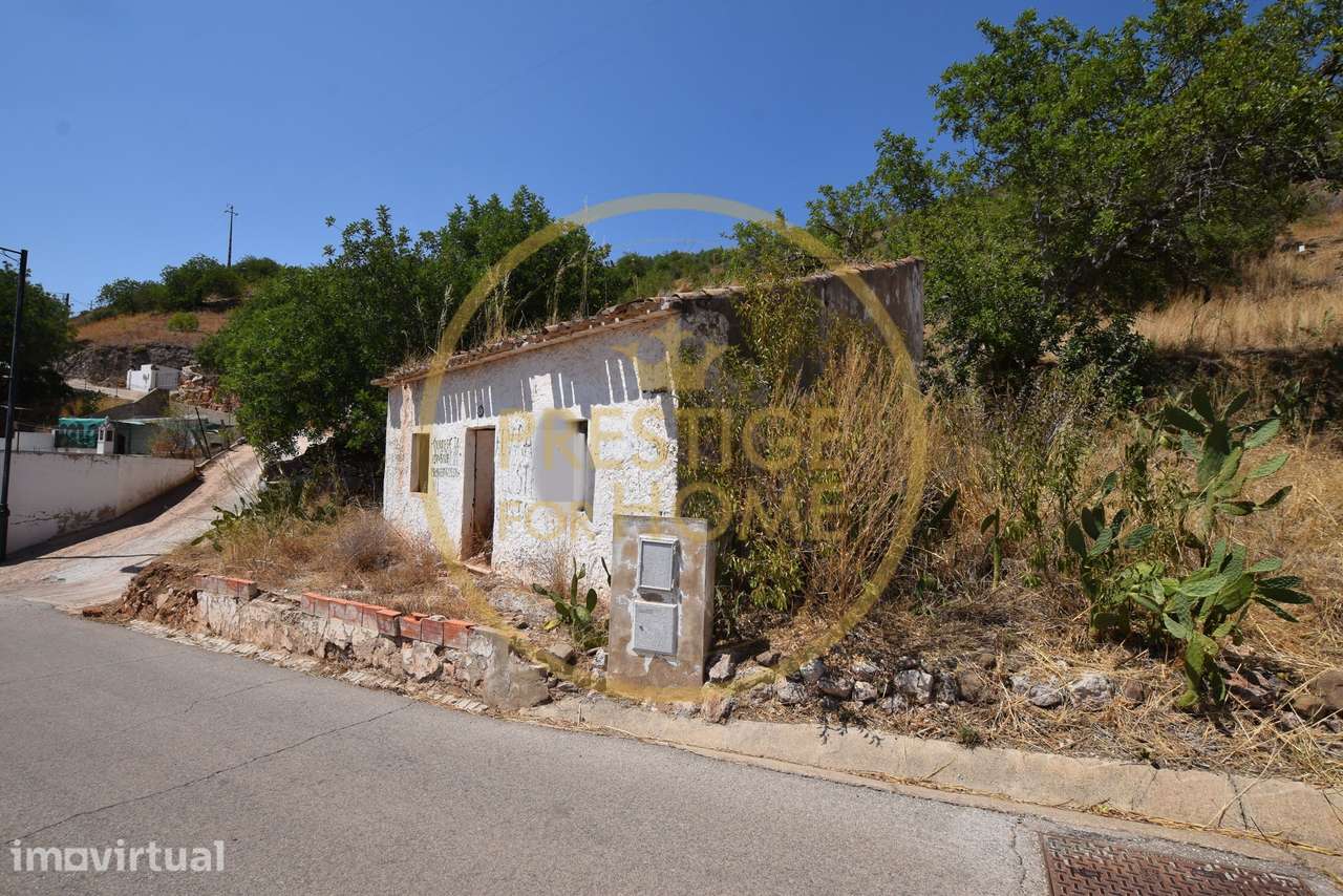Terreno em Alte com 2.200 m2 no qual está inserida uma ruína com a áre - Grande imagem: 4/16
