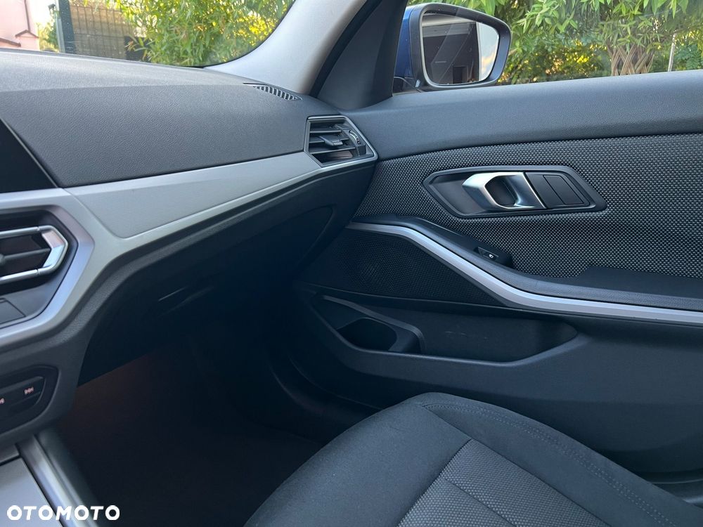 BMW Seria 3 316d MHEV Advantage - 27