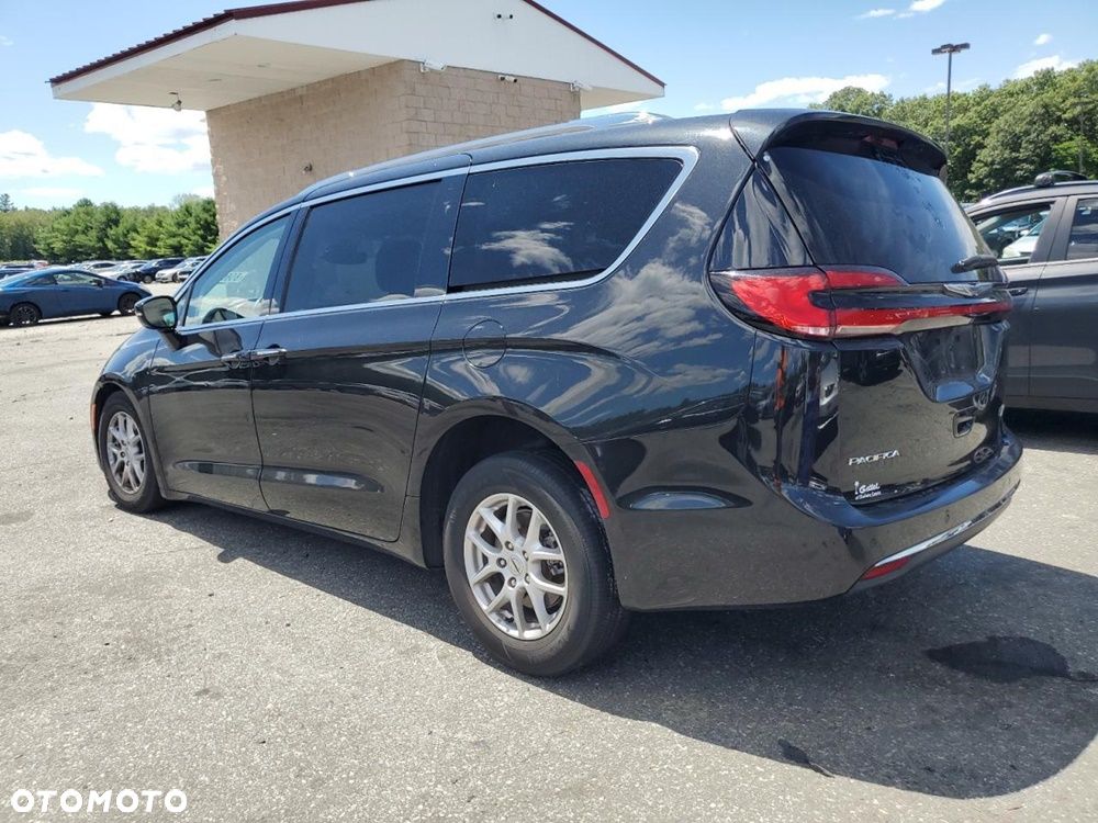 Chrysler Pacifica - 4