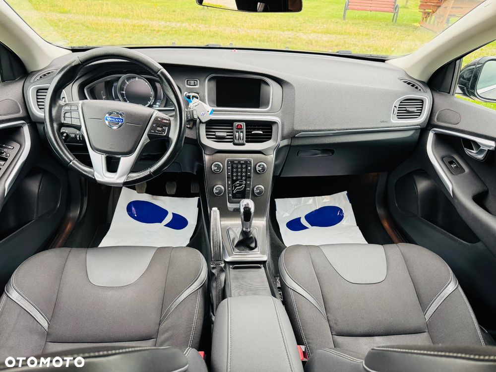 Volvo V40 D4 Momentum - 27