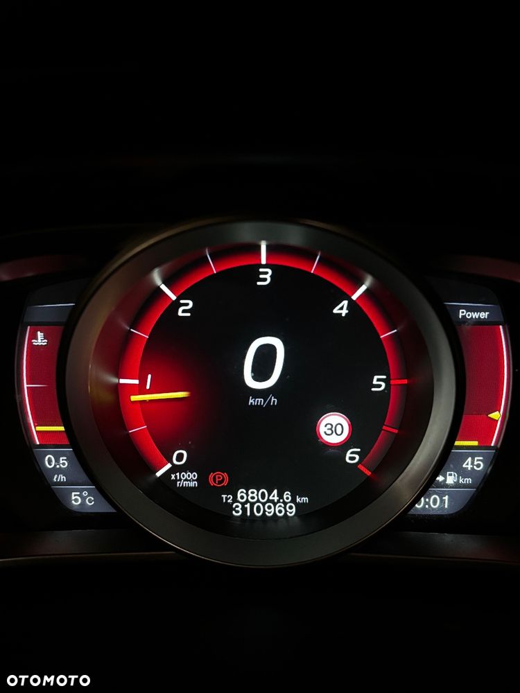 Volvo V40 D4 Drive-E Momentum - 10