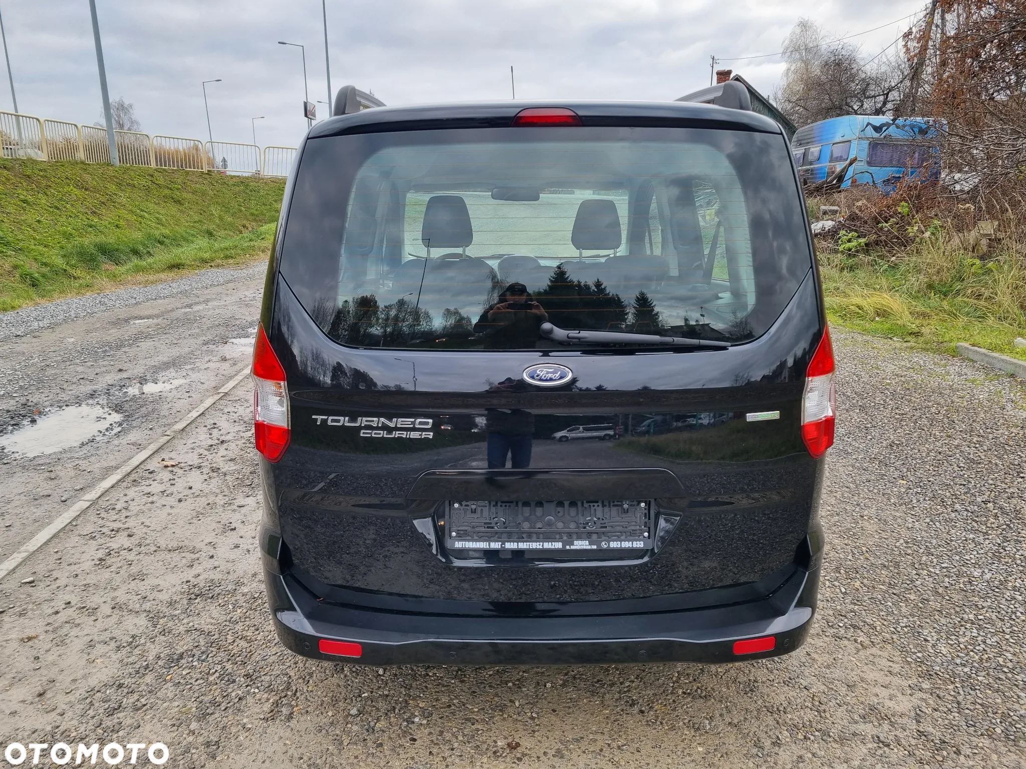 Ford Tourneo Courier 1.0 EcoBoost S&S Ambiente - 8