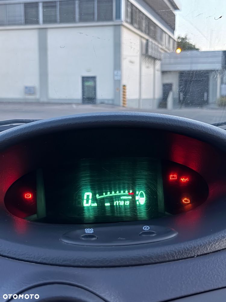 Toyota Yaris 1.0 Base - 6