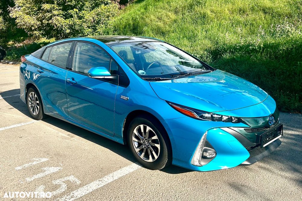 Toyota Prius Plug-in Hybrid Solar - 2