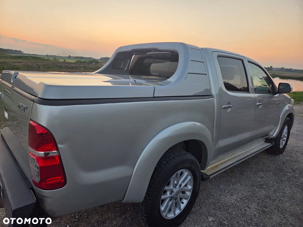Toyota Hilux 3.0 D-4D SR5 - 8