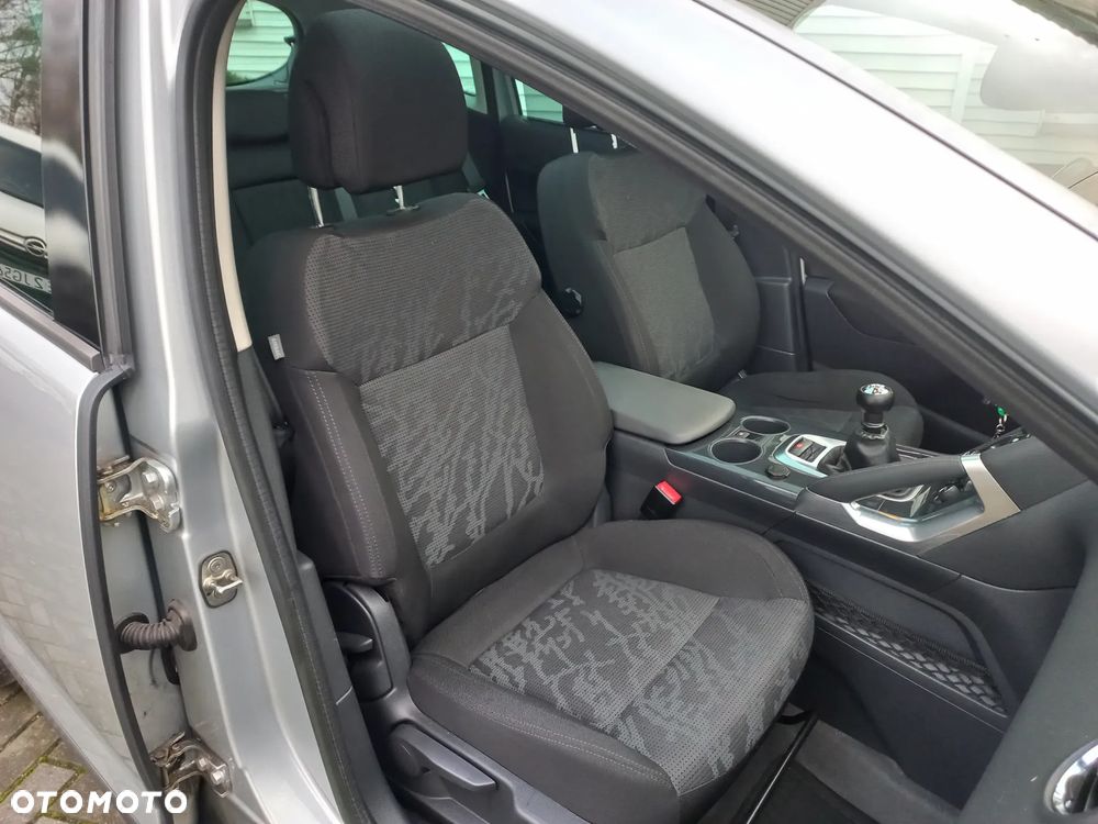 Peugeot 3008 1.6 HDi Premium - 15