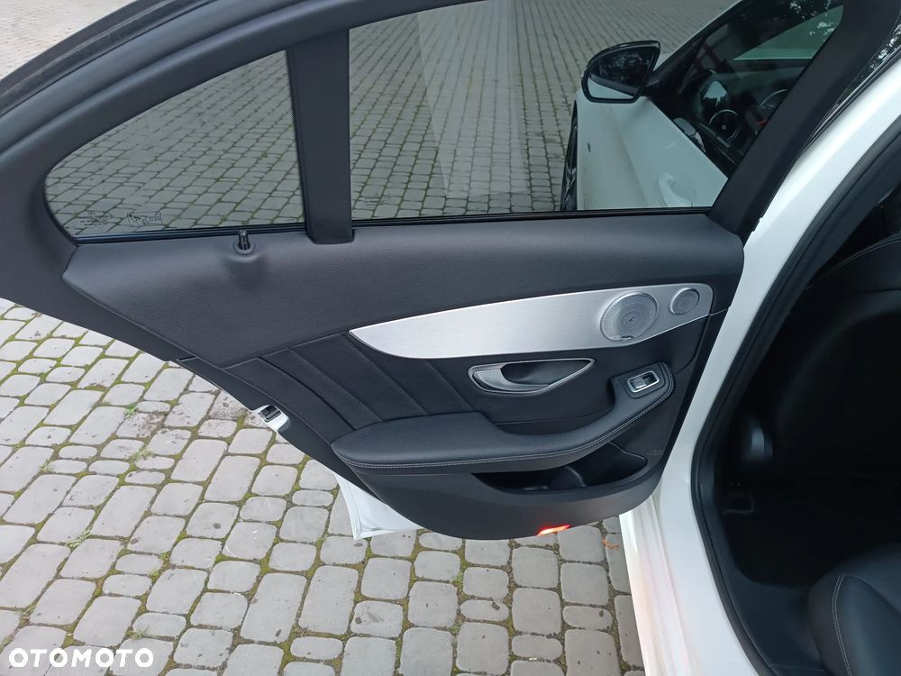 Mercedes-Benz Klasa C 250 T 7G-TRONIC AMG Line - 38