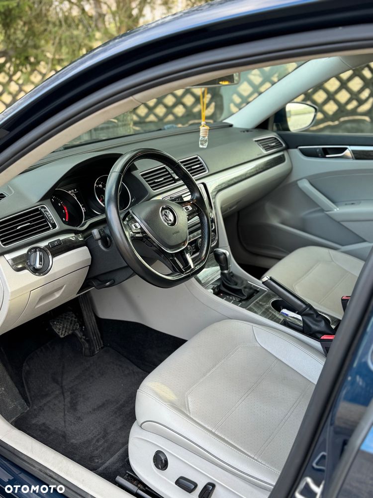 Volkswagen Passat - 11
