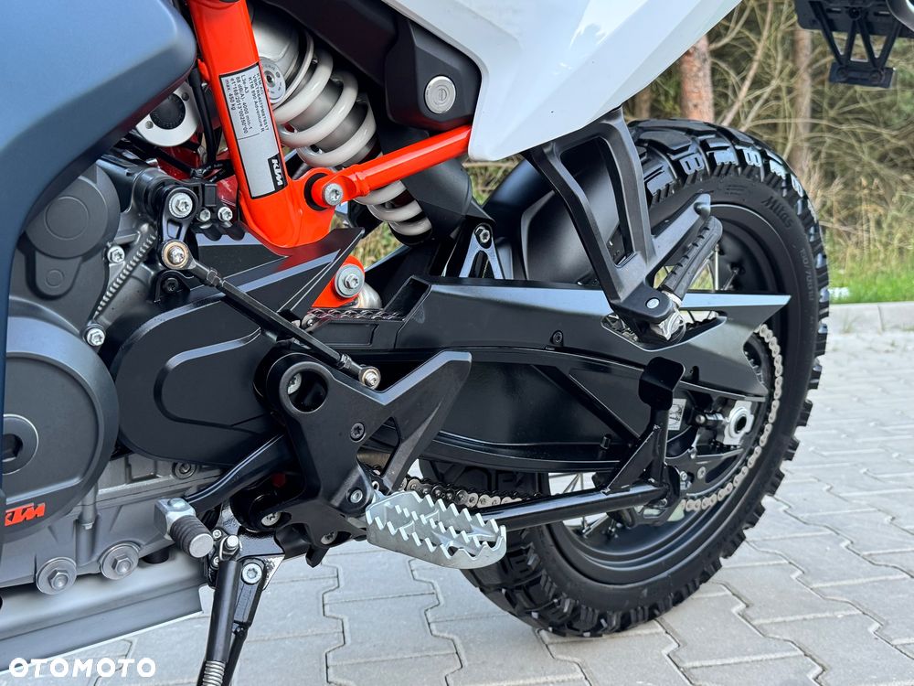 KTM Adventure 890 - 18