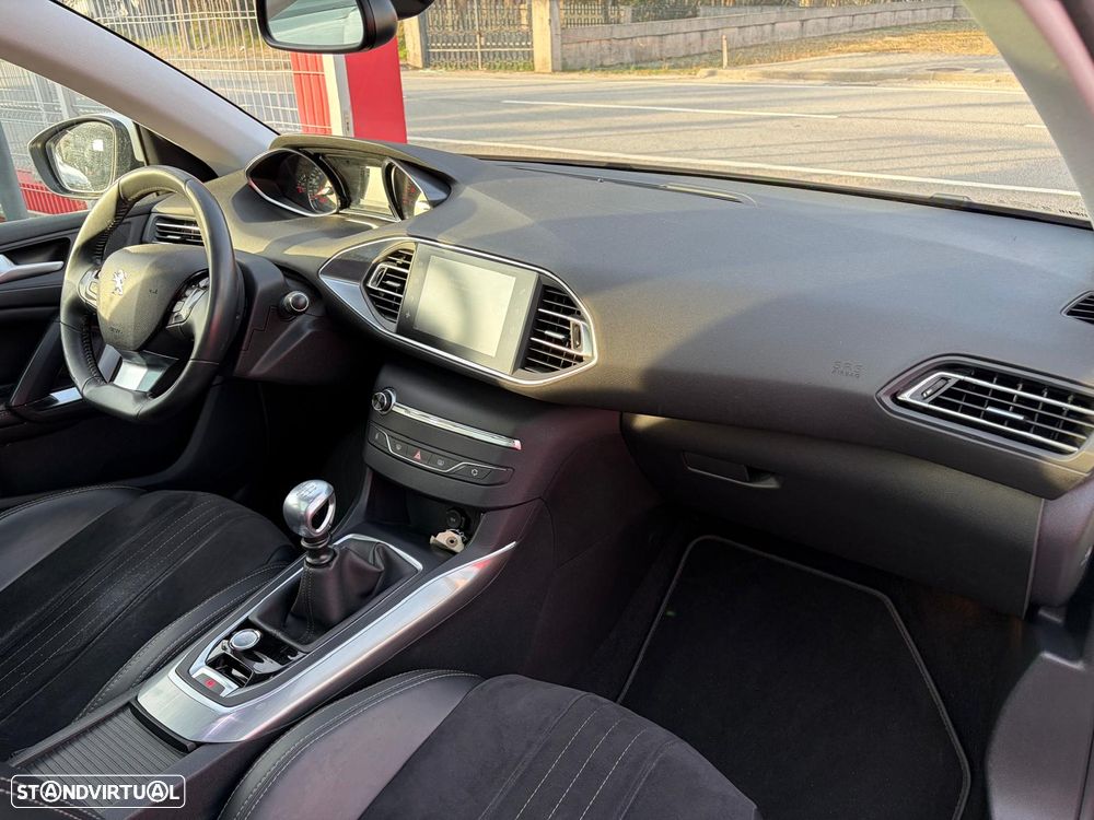 Peugeot 308 1.2 PureTech Allure J17 - 28