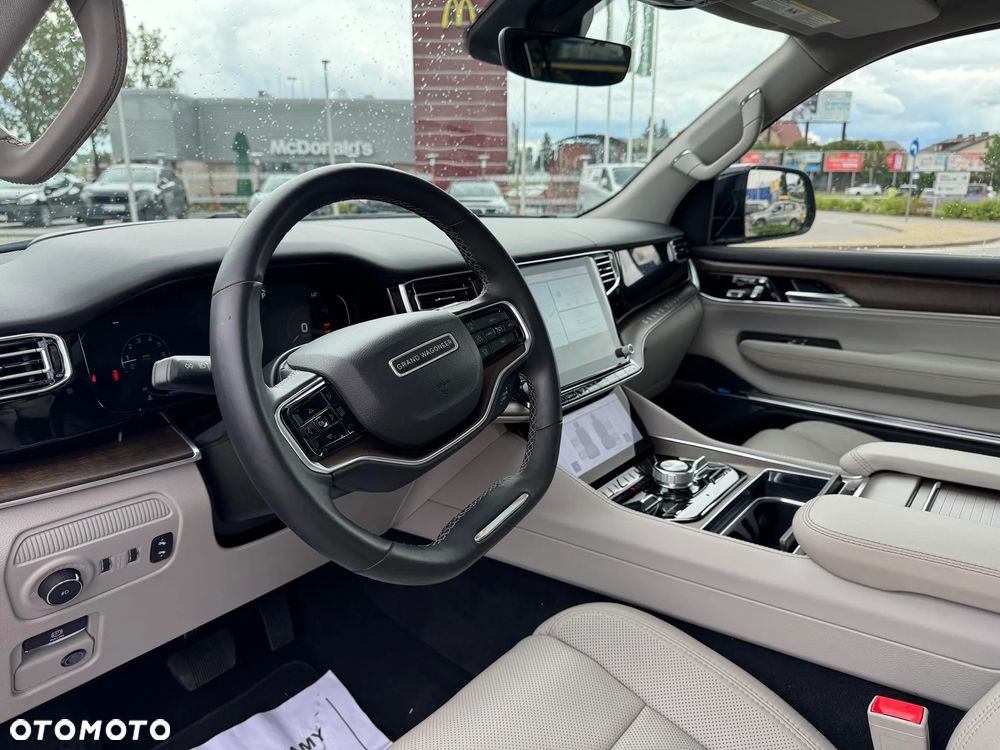 Jeep Grand Wagoneer - 26