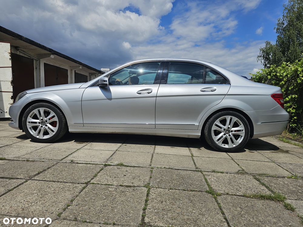 Mercedes-Benz Klasa C 180 CGI BlueEff Avantgarde - 3