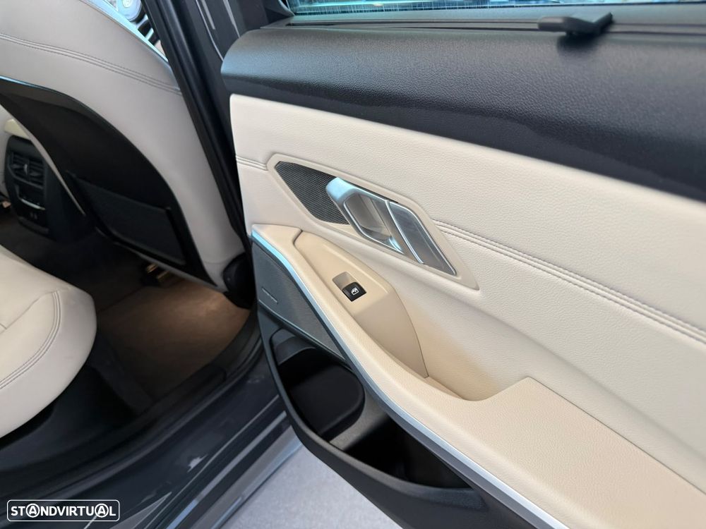 BMW 320 d Pack Desportivo M Auto - 38
