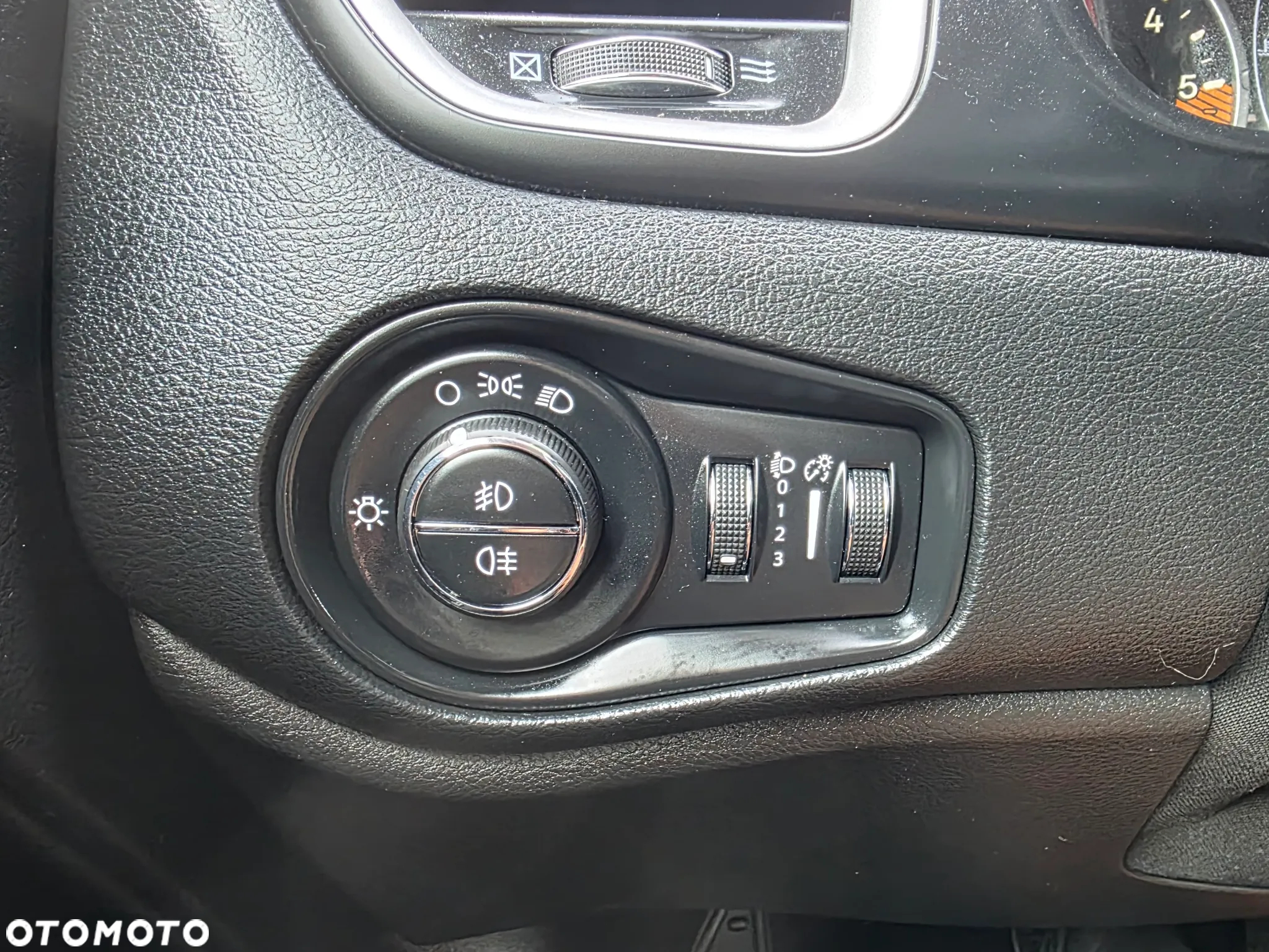 Jeep Renegade 1.6 MultiJet DSG Limited - 26