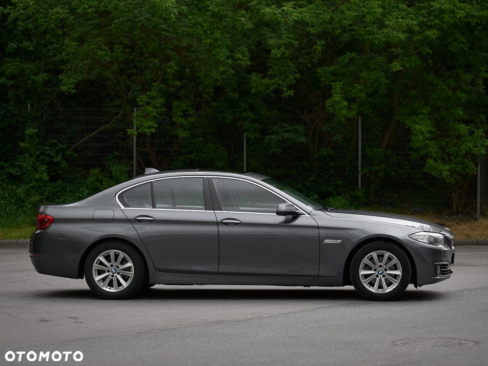BMW Seria 5 528i xDrive - 4