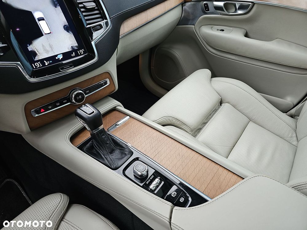 Volvo XC 90 - 19