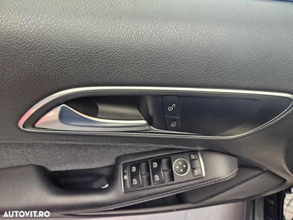 Mercedes-Benz GLA - 16