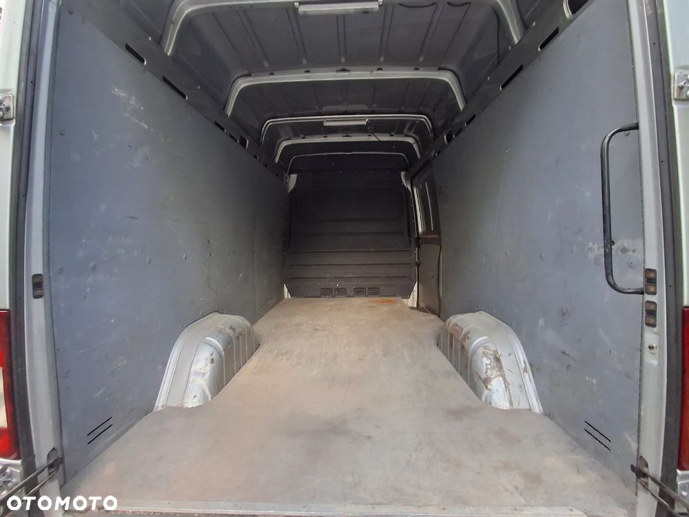 Mercedes-Benz Sprinter - 11