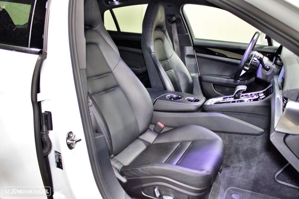 Porsche Panamera 4 E-Hybrid - 16