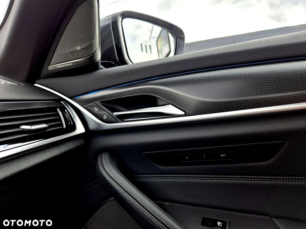 BMW Seria 5 530e M Sport Edition - 15