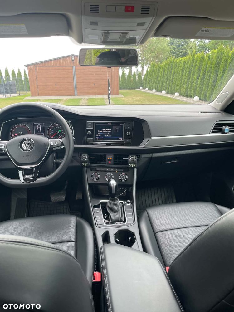 Volkswagen Jetta - 4