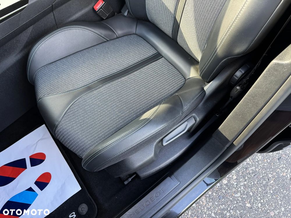Peugeot 3008 1.6 PureTech Hybrid PHEV Allure S&S EAT8 - 31