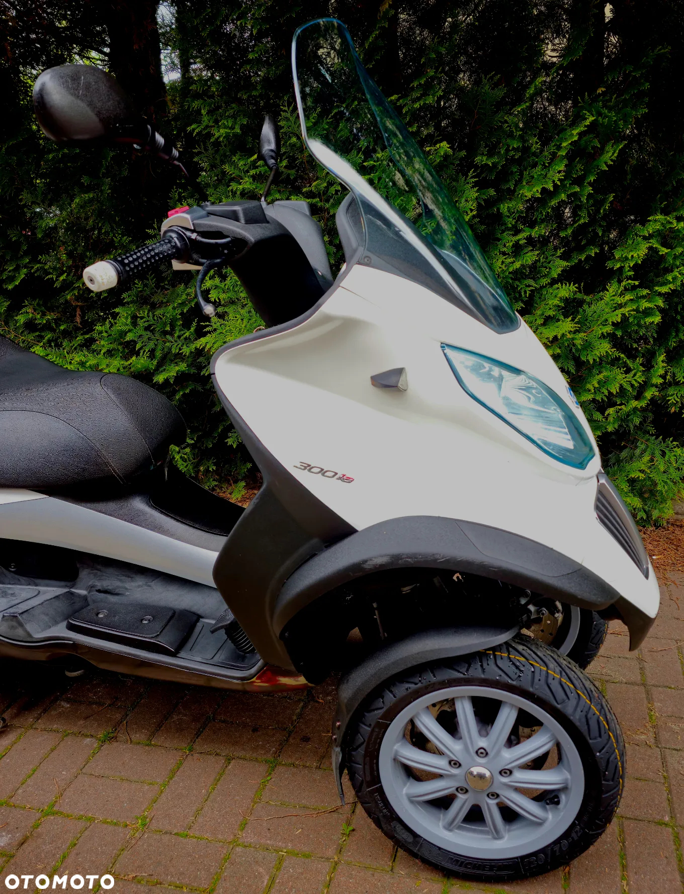 Piaggio MP-3 - 4
