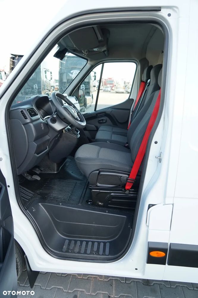 Renault MASTER / BLASZAK / FURGON / 2023 - 23