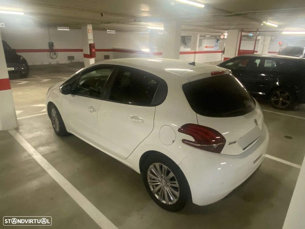 Peugeot 208 1.2 PureTech Signature - 6